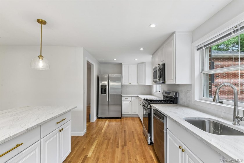 Rare Opportunity! Exceptional Two-Family Home in Manhasset A - photo 9