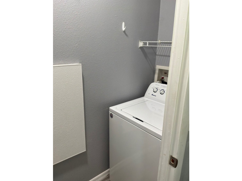 Spacious Home in Active 55+ Community (40+ Allowed) - Move-In - photo 13