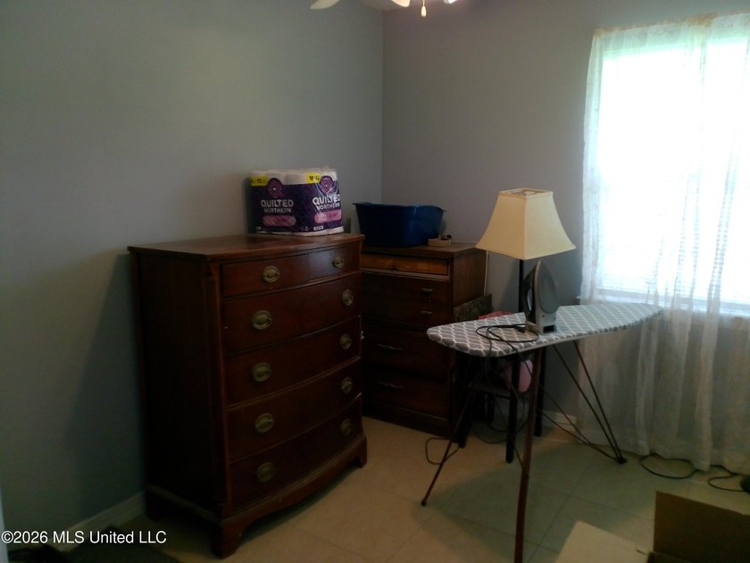 Well maintained 3bdrm 1.5 bath 1364 square foot home. New roof - photo 14