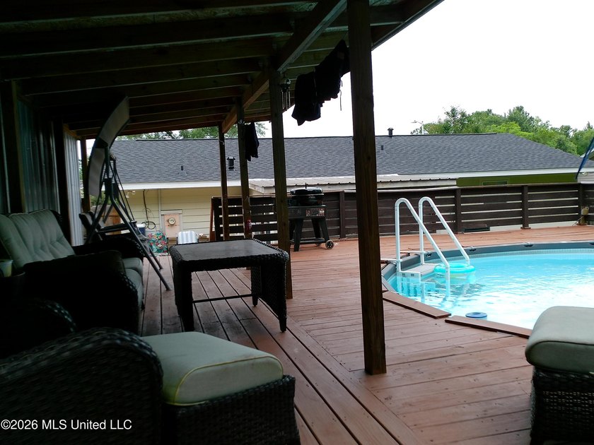 Well maintained 3bdrm 1.5 bath 1364 square foot home. New roof - photo 17
