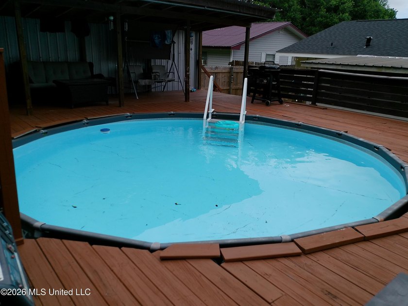 Well maintained 3bdrm 1.5 bath 1364 square foot home. New roof - photo 18