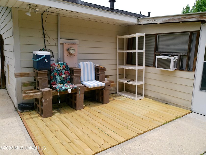 Well maintained 3bdrm 1.5 bath 1364 square foot home. New roof - photo 22
