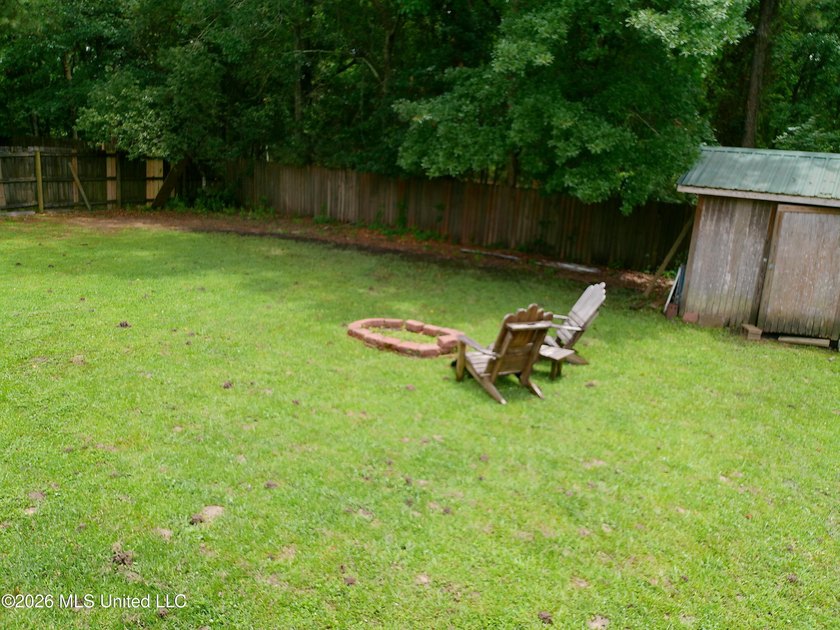Well maintained 3bdrm 1.5 bath 1364 square foot home. New roof - photo 24