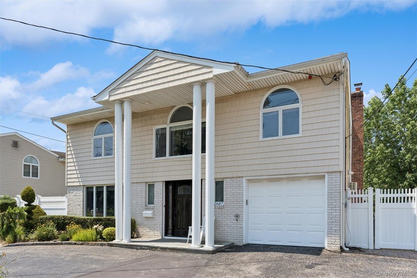 Spectacular doesn't begin to describe this fabulous home...and - photo 2