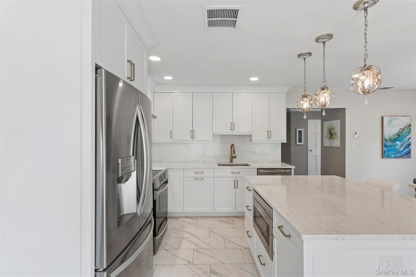 Spectacular doesn't begin to describe this fabulous home...and - photo 7
