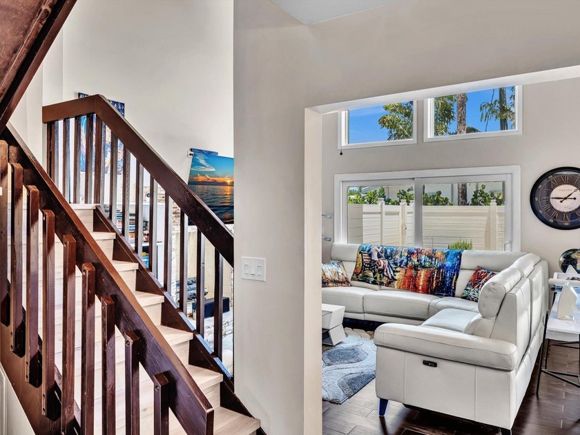 As seen on TV! Soaring wood vaulted ceilings, fully remodeled - photo 8