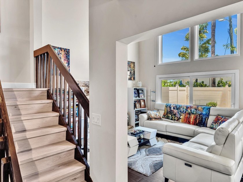 As seen on TV! Soaring wood vaulted ceilings, fully remodeled - photo 9