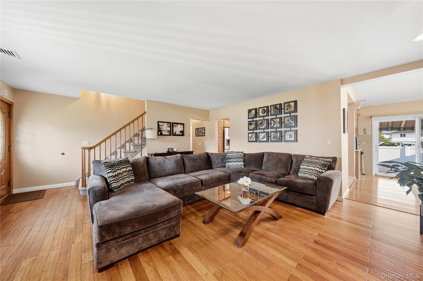 Welcome home to this beautifully updated and well maintained - photo 7