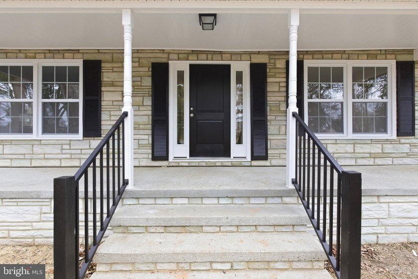 COME HOME TO THIS PRISTINE HOME LOCATED IN THE RIVERFRONT - photo 11