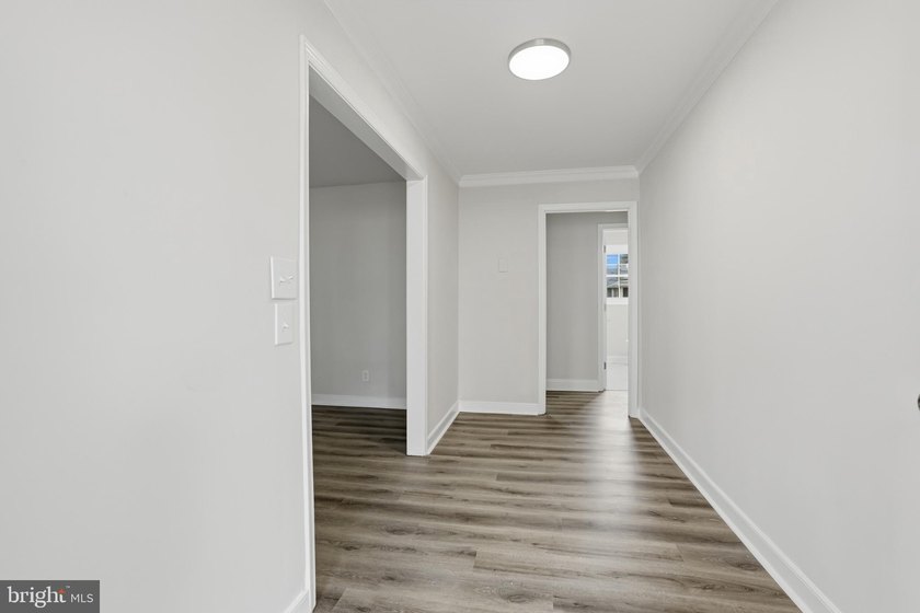 COME HOME TO THIS PRISTINE HOME LOCATED IN THE RIVERFRONT - photo 12