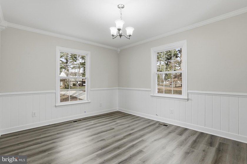 COME HOME TO THIS PRISTINE HOME LOCATED IN THE RIVERFRONT - photo 18