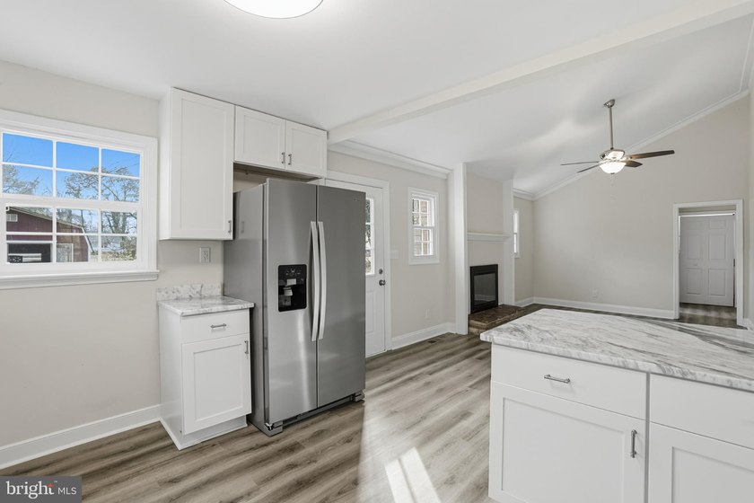 COME HOME TO THIS PRISTINE HOME LOCATED IN THE RIVERFRONT - photo 23
