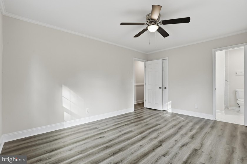 COME HOME TO THIS PRISTINE HOME LOCATED IN THE RIVERFRONT - photo 27