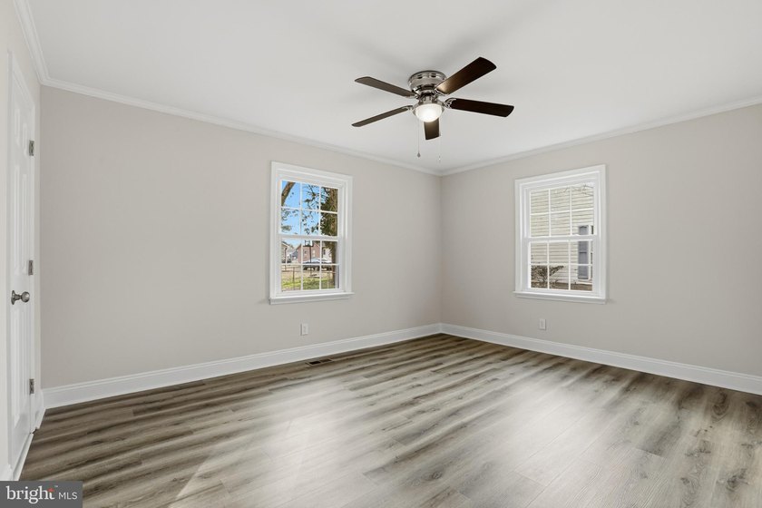 COME HOME TO THIS PRISTINE HOME LOCATED IN THE RIVERFRONT - photo 29
