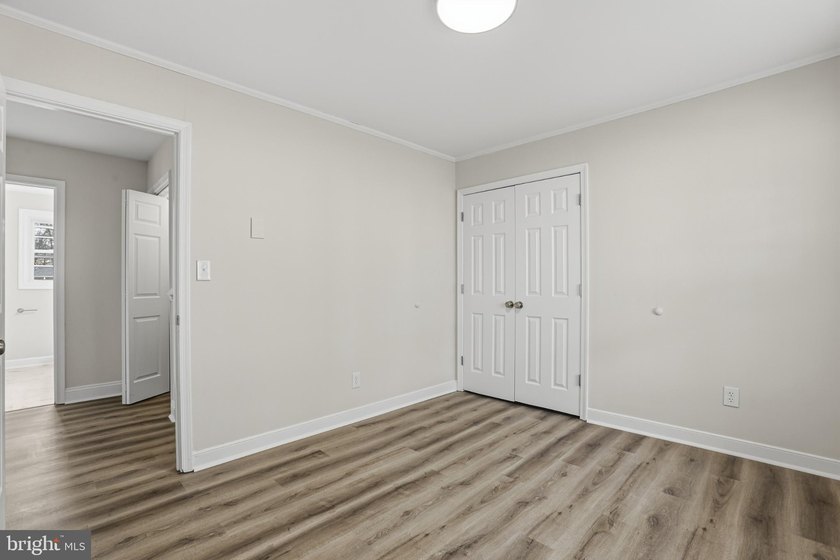 COME HOME TO THIS PRISTINE HOME LOCATED IN THE RIVERFRONT - photo 34