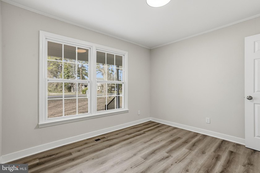COME HOME TO THIS PRISTINE HOME LOCATED IN THE RIVERFRONT - photo 35