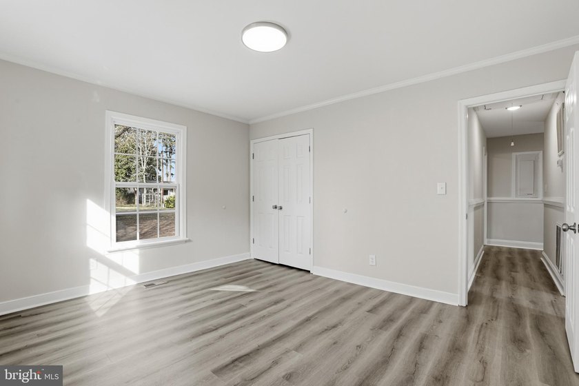 COME HOME TO THIS PRISTINE HOME LOCATED IN THE RIVERFRONT - photo 38