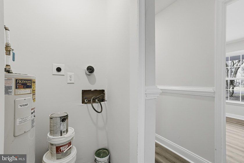 COME HOME TO THIS PRISTINE HOME LOCATED IN THE RIVERFRONT - photo 40