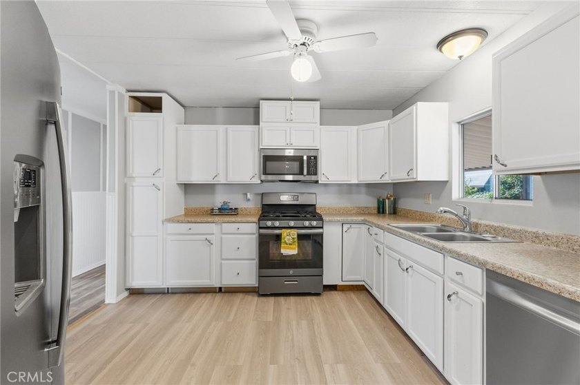 Welcome to comfortable, resort-style living in the 55+ Arroyo - photo 23