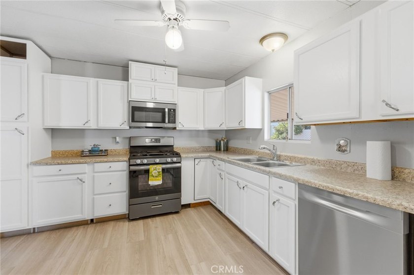 Welcome to comfortable, resort-style living in the 55+ Arroyo - photo 24