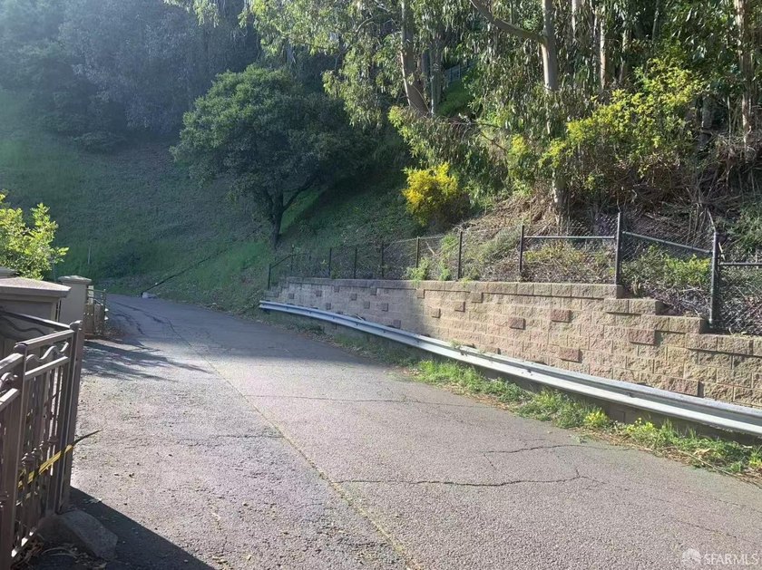 Build your dream home in the Berkeley hills! Uphill lot. No - photo 4