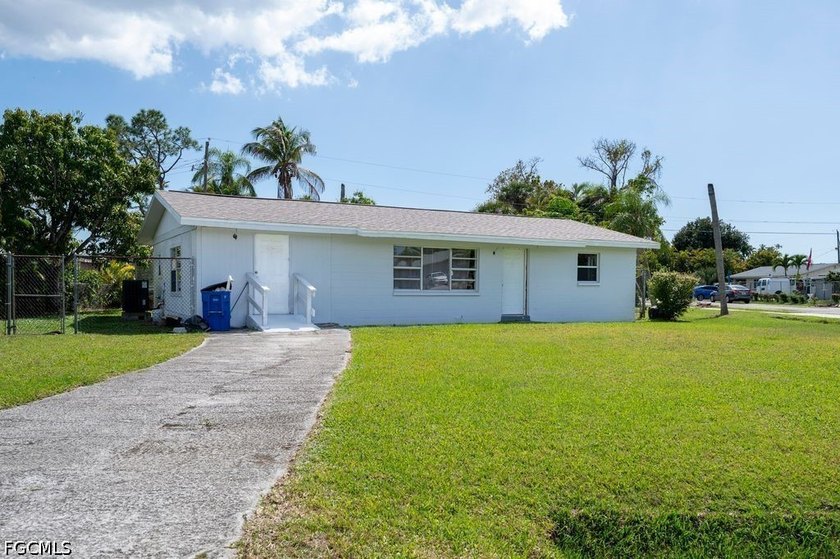 Great investment opportunity or starter home in South Fort - photo 3
