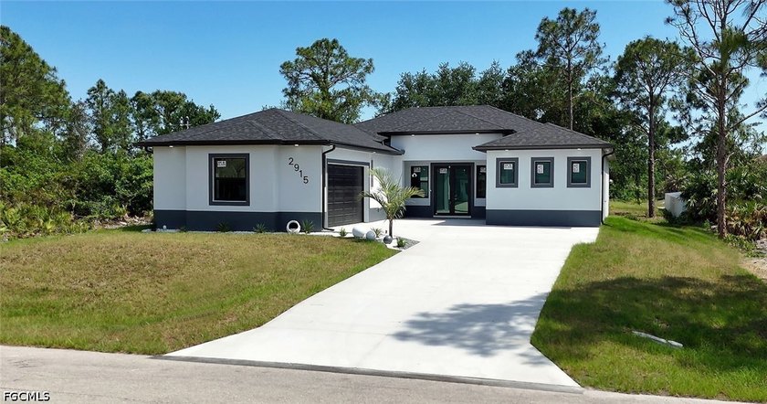 Welcome to this stunning new-build (2026) home on a spacious lot - photo 2