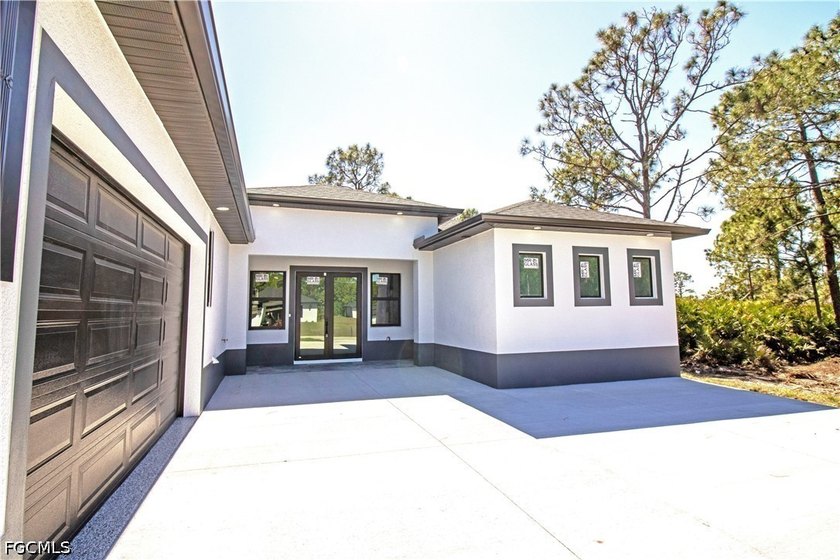 Welcome to this stunning new-build (2026) home on a spacious lot - photo 5
