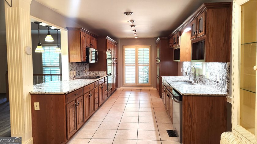 Charming 3 Bedroom raised ranch in the highly sought-after - photo 7