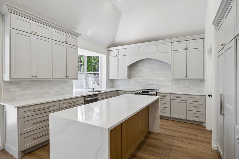 Open House, 12pm - 2pm Saturday, July 18th. Beautifully updated - photo 4