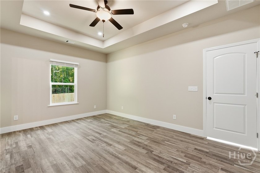 Brand New Construction. PRICED BELOW APPRAISED VALUE!!! 4 Bed, 2 - photo 22