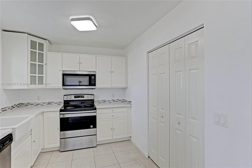 Welcome home where convenience meets comfort in the heart of - photo 2