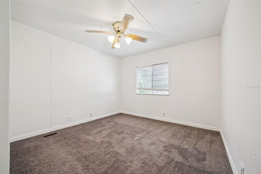 Beautifully maintained manufactured home featuring a spacious - photo 14