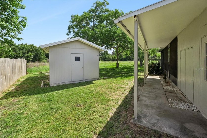 Beautifully maintained manufactured home featuring a spacious - photo 22