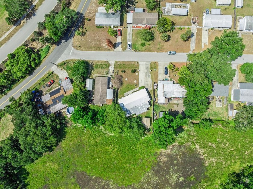 Beautifully maintained manufactured home featuring a spacious - photo 26