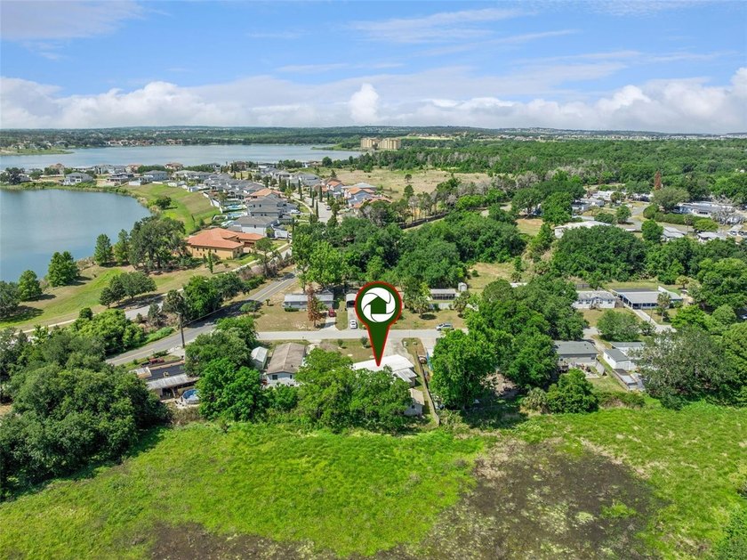 Beautifully maintained manufactured home featuring a spacious - photo 29