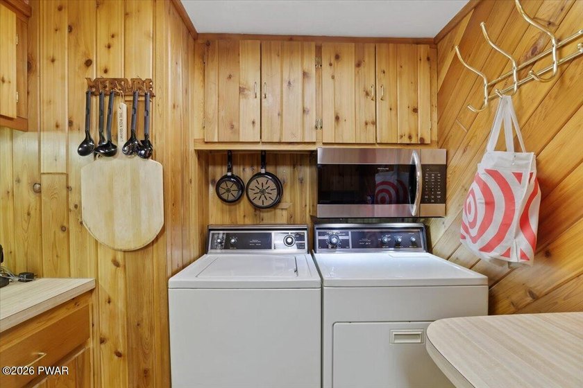 Welcome to this spacious and versatile 5-bedroom, 2-bath home - photo 18