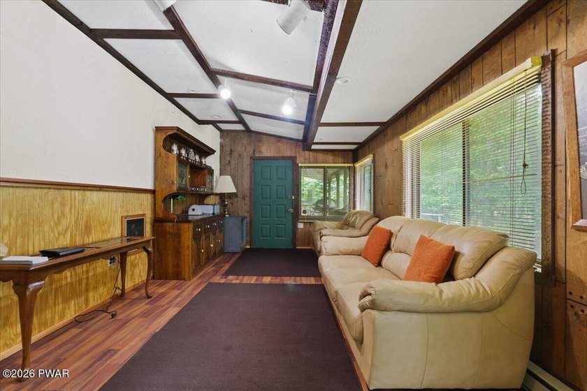 Welcome to this spacious and versatile 5-bedroom, 2-bath home - photo 19