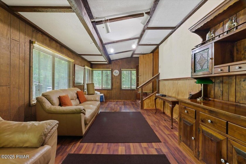 Welcome to this spacious and versatile 5-bedroom, 2-bath home - photo 20