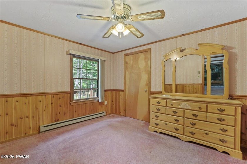 Welcome to this spacious and versatile 5-bedroom, 2-bath home - photo 26