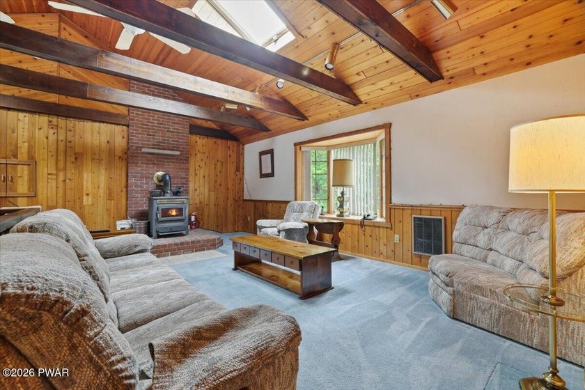 Welcome to this spacious and versatile 5-bedroom, 2-bath home - photo 27