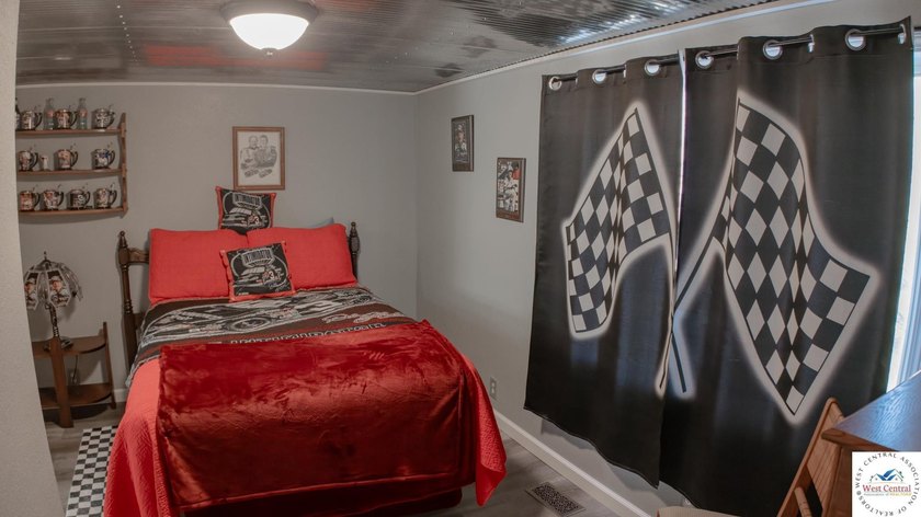 Take a look at this extremely well maintained and fully - photo 27