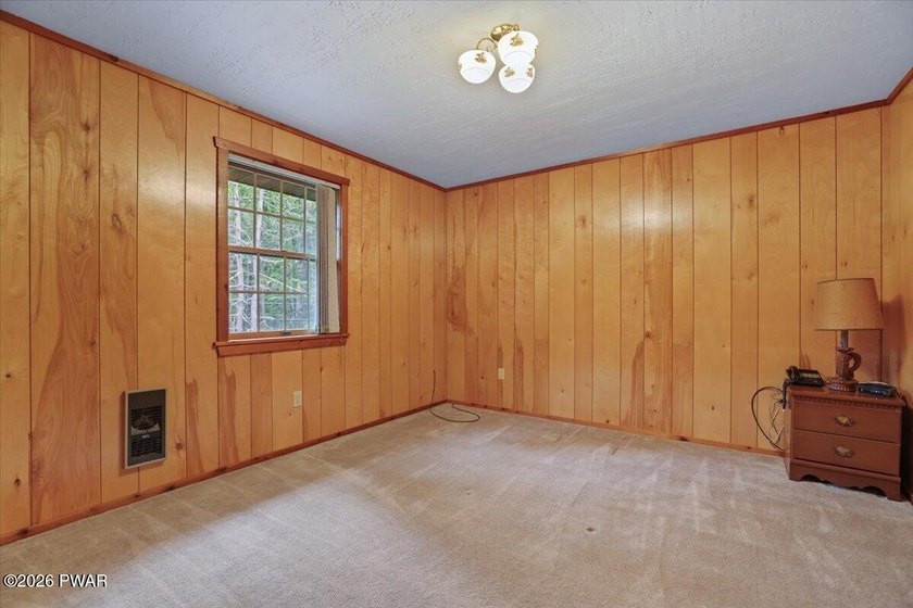 Welcome to this spacious and versatile 5-bedroom, 2-bath home - photo 35