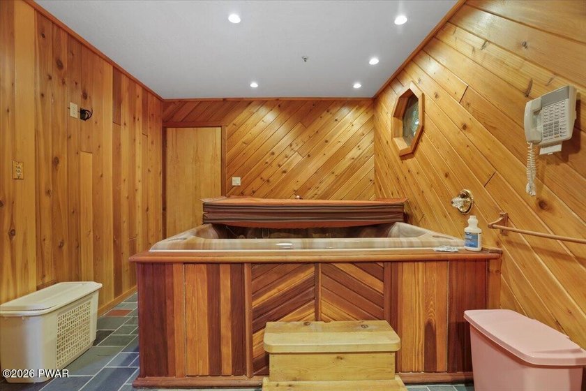 Welcome to this spacious and versatile 5-bedroom, 2-bath home - photo 37