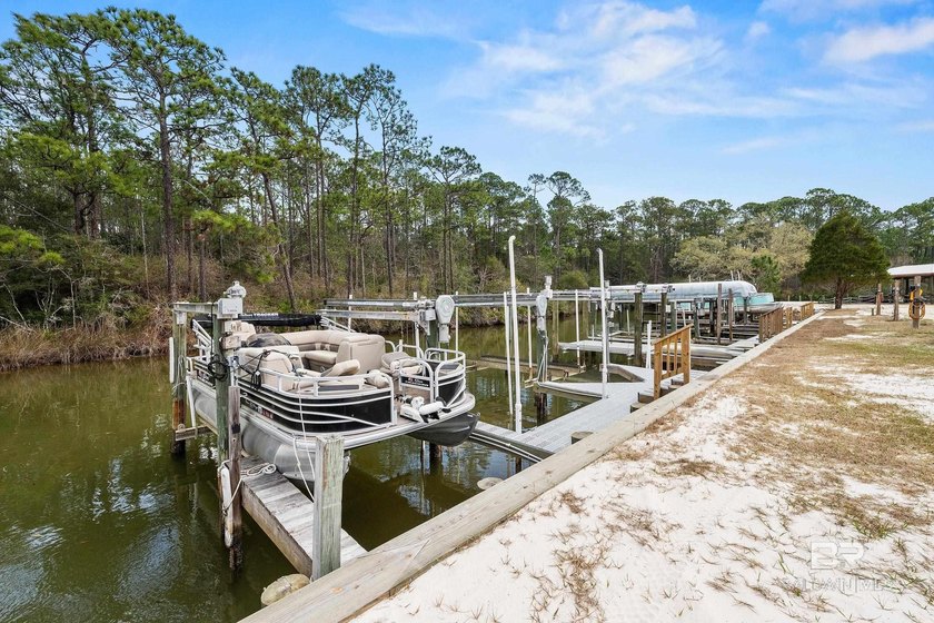 Beautifully remodeled 4BR/3BA home in a quiet Gulf Shores - photo 45