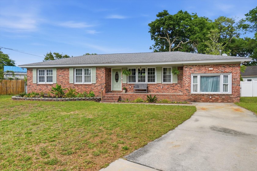 Prime location just 10 minutes to Folly Beach and 10 minutes to - photo 3