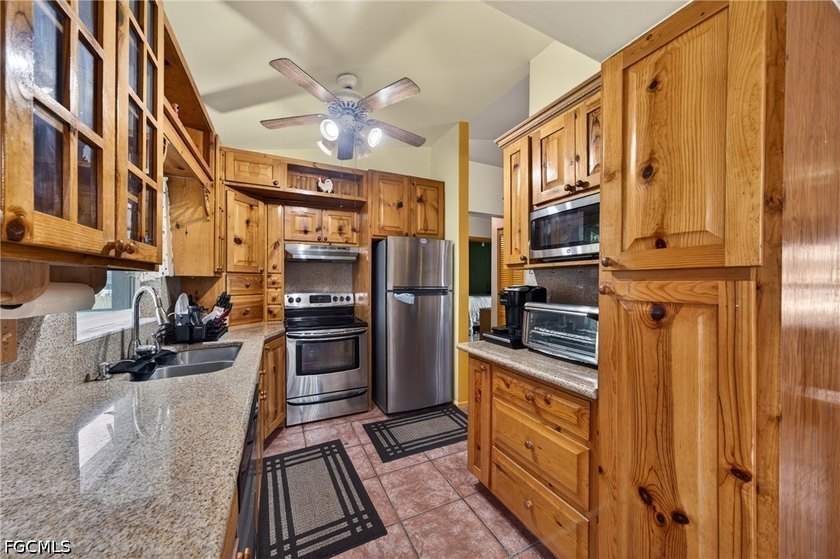 High-and-dry situated on a fenced corner lot in a - photo 6
