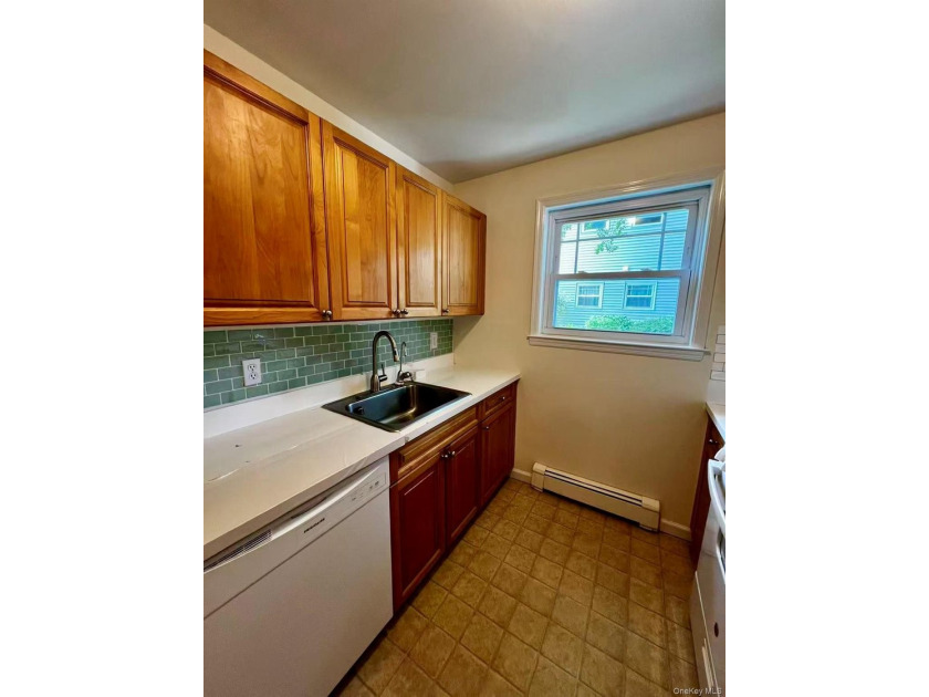 Welcome to 246 Fairharbor Drive, Patchogue! Beautifully - photo 8