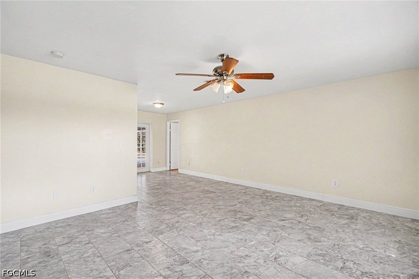 3/2/2 pool home in a quiet neighborhood! Features a new kitchen - photo 8