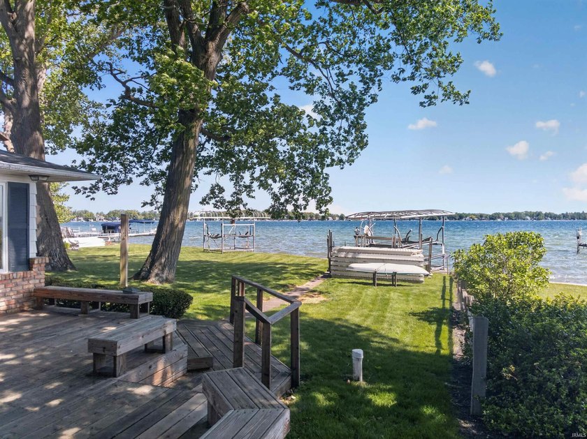 The value is in the setting-53 feet of Lake Wawasee frontage, a - photo 3